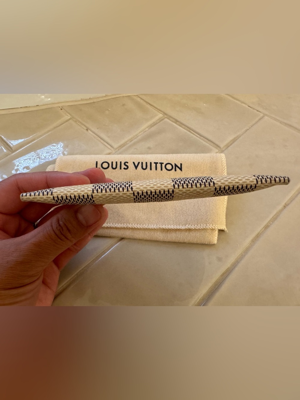 Authentic Louis Vuitton Damier Azur Canvas Card Holder in Light Blue - Picture 5 of 5